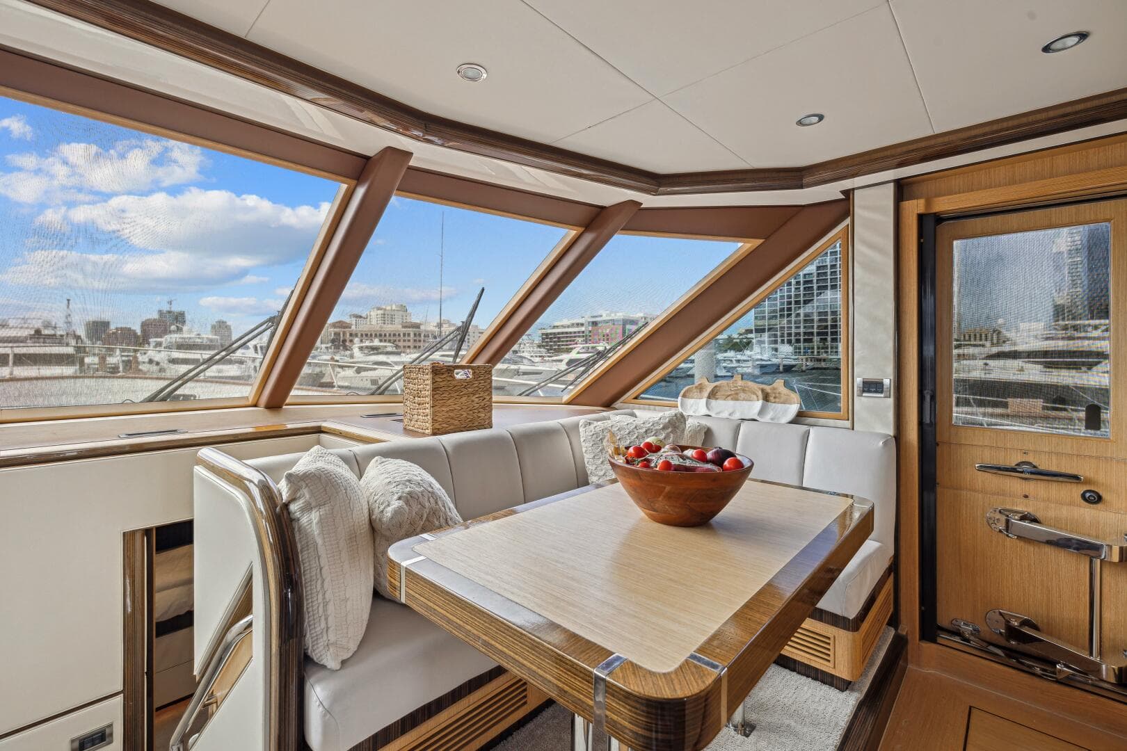 2010 Ocean Alexander 83 — photo 55