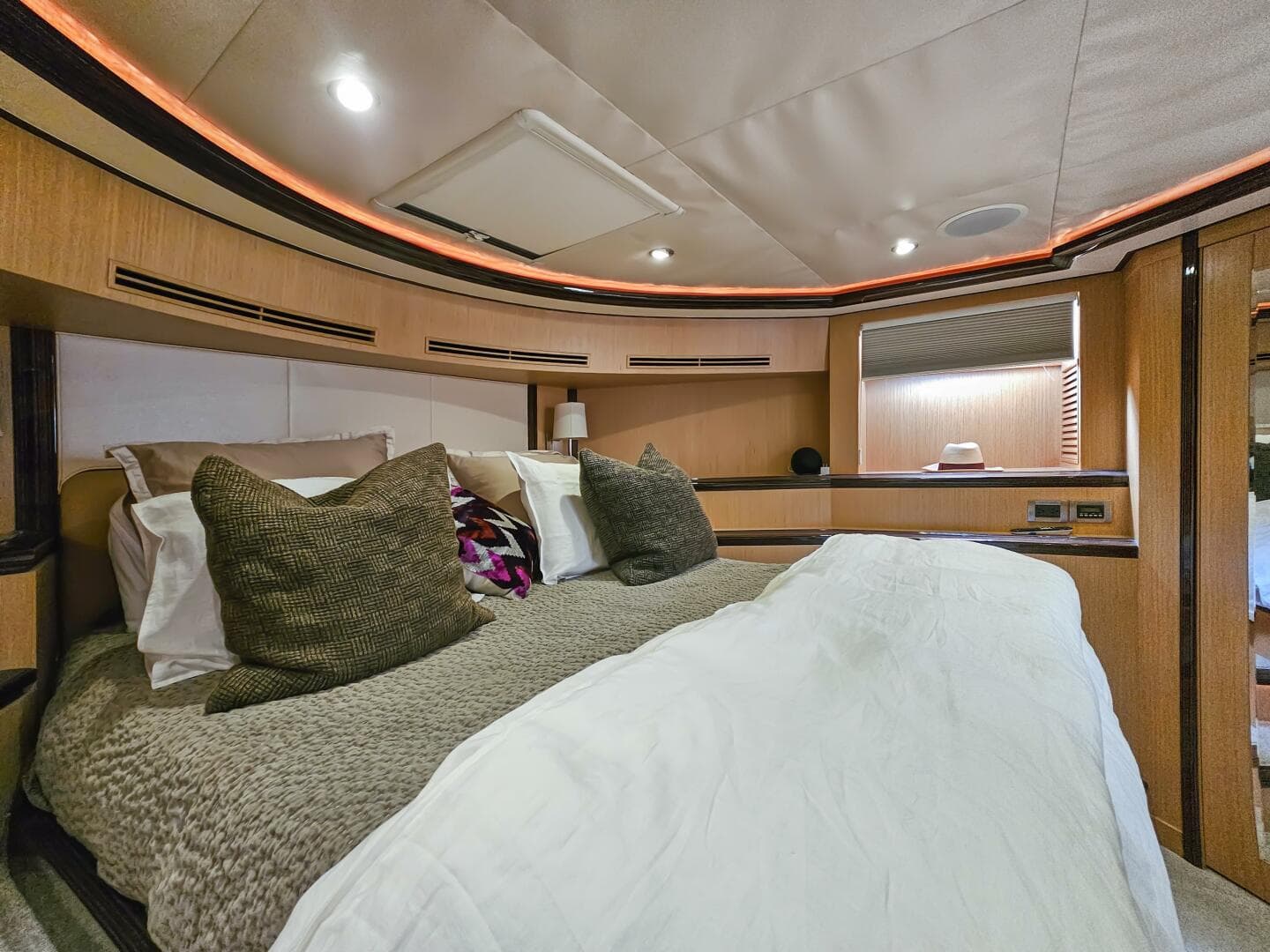 2010 Ocean Alexander 83 — photo 68