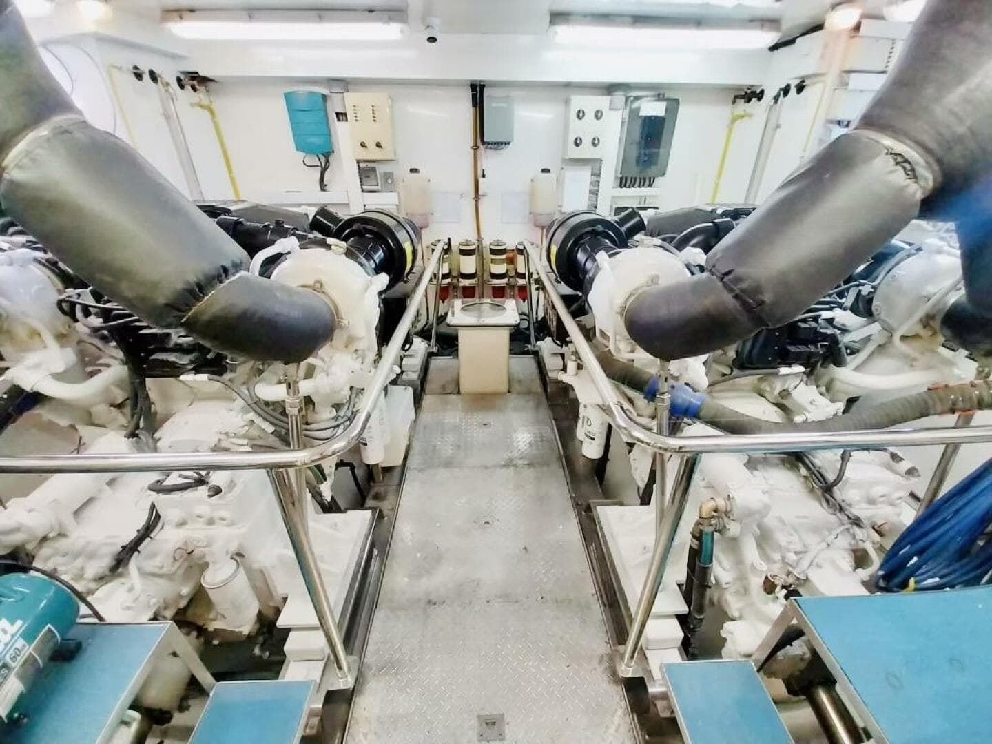 2010 Ocean Alexander 83 — photo 76