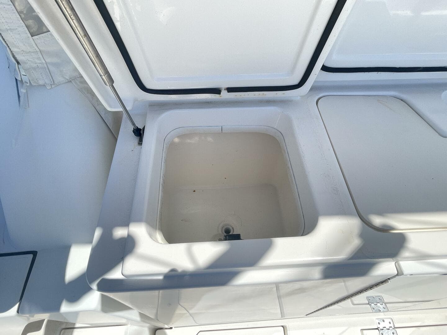 2007 Rampage 38 Express — photo 19