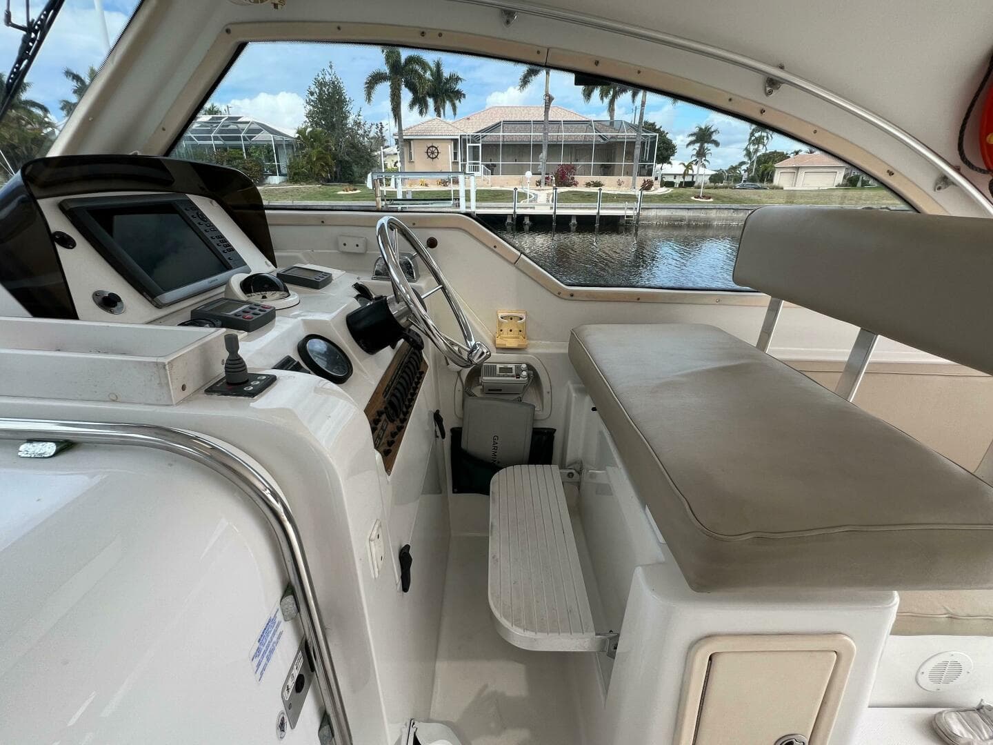 2000 Mainship Pilot 34 — photo 9