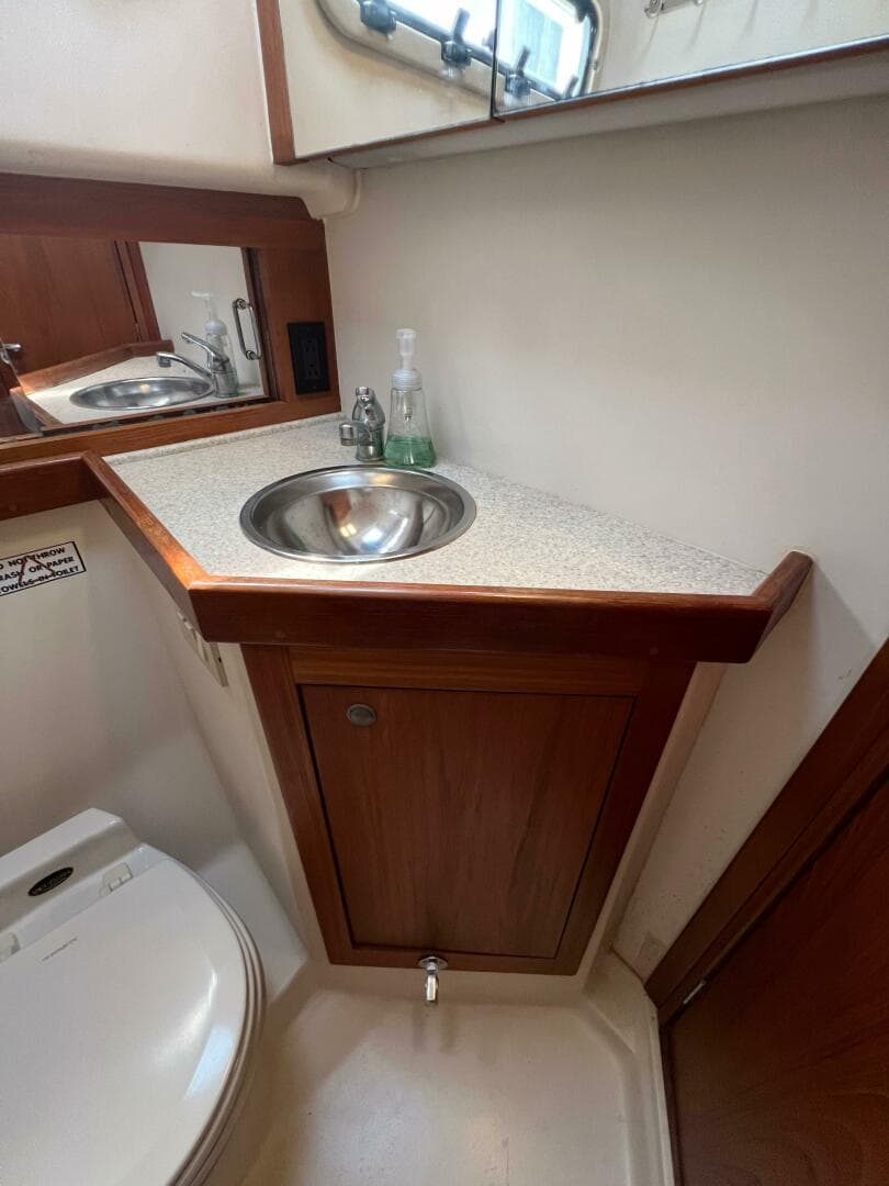 2000 Mainship Pilot 34 — photo 15