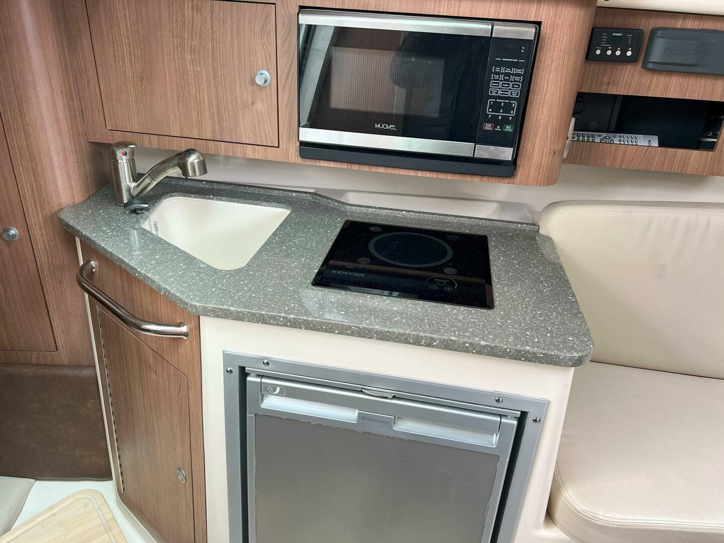 2017 Boston Whaler 285 Conquest — photo 27