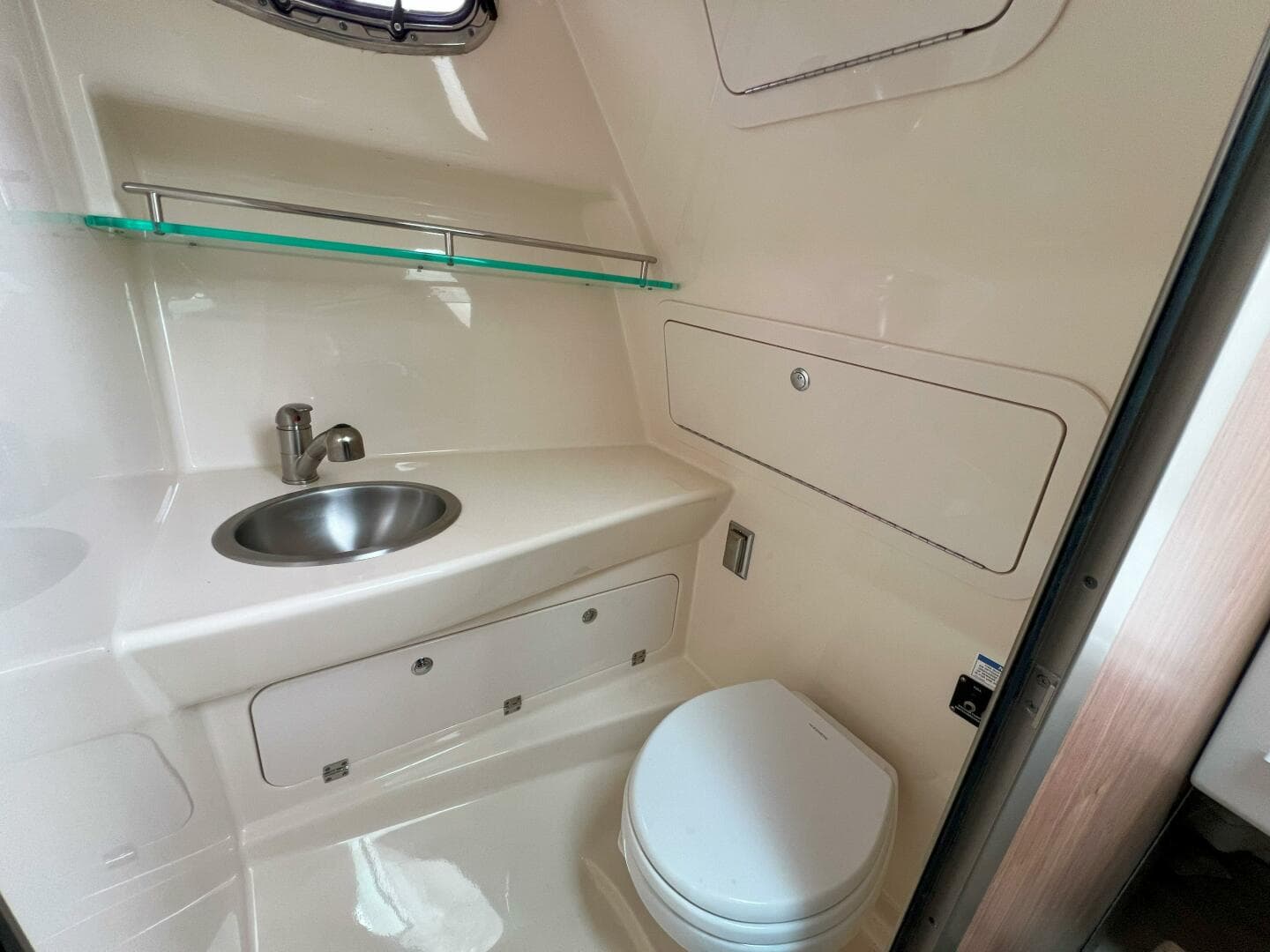 2017 Boston Whaler 285 Conquest — photo 32