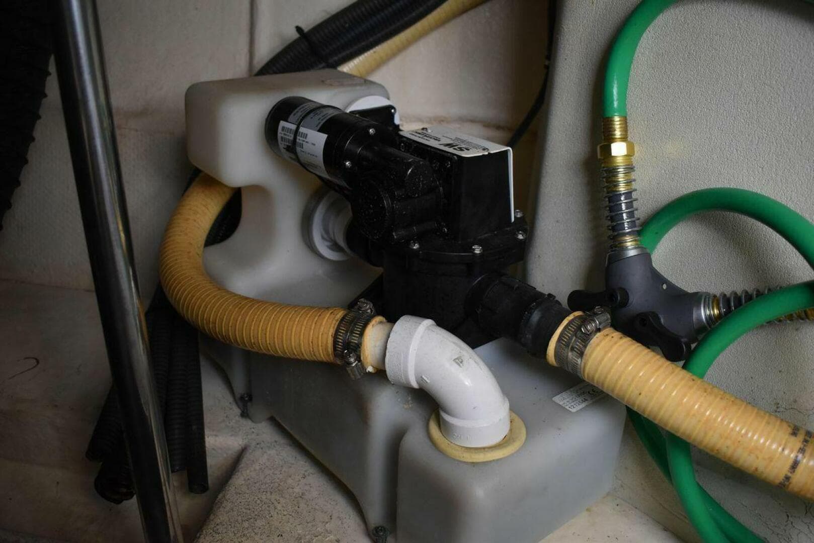 2005 Formula 37 Performance Cruiser — photo 52