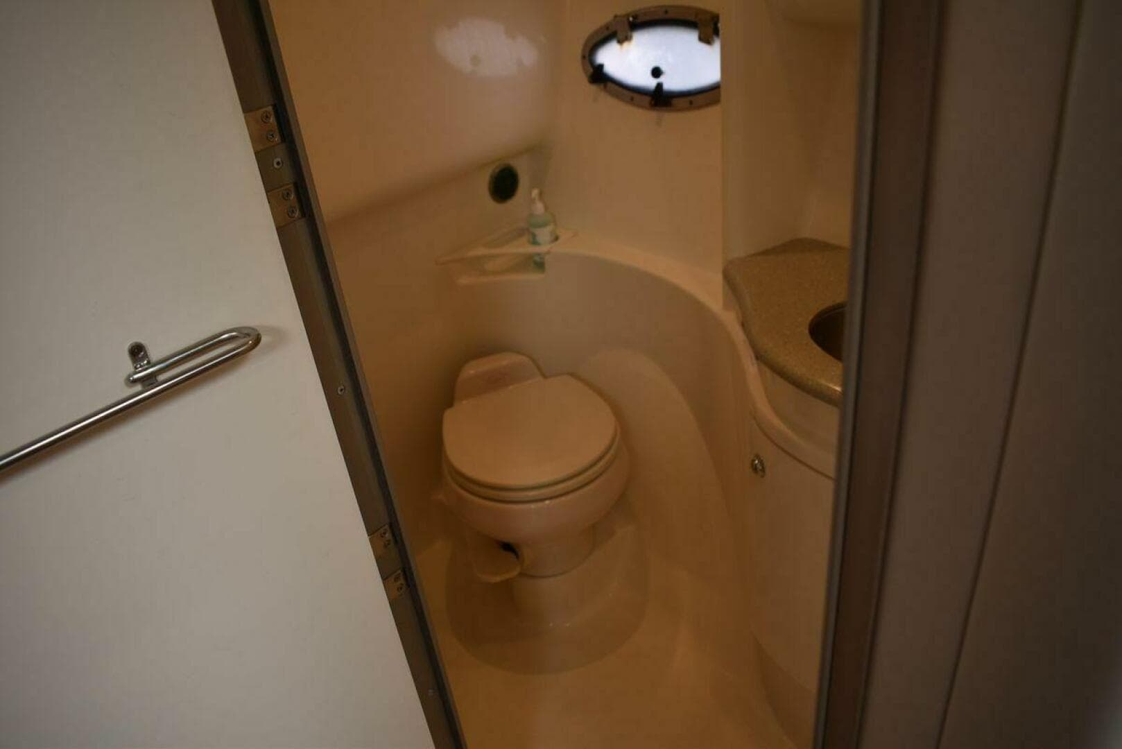 2005 Formula 37 Performance Cruiser — photo 35