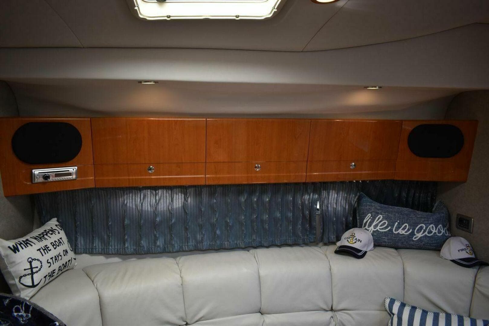 2005 Formula 37 Performance Cruiser — photo 48