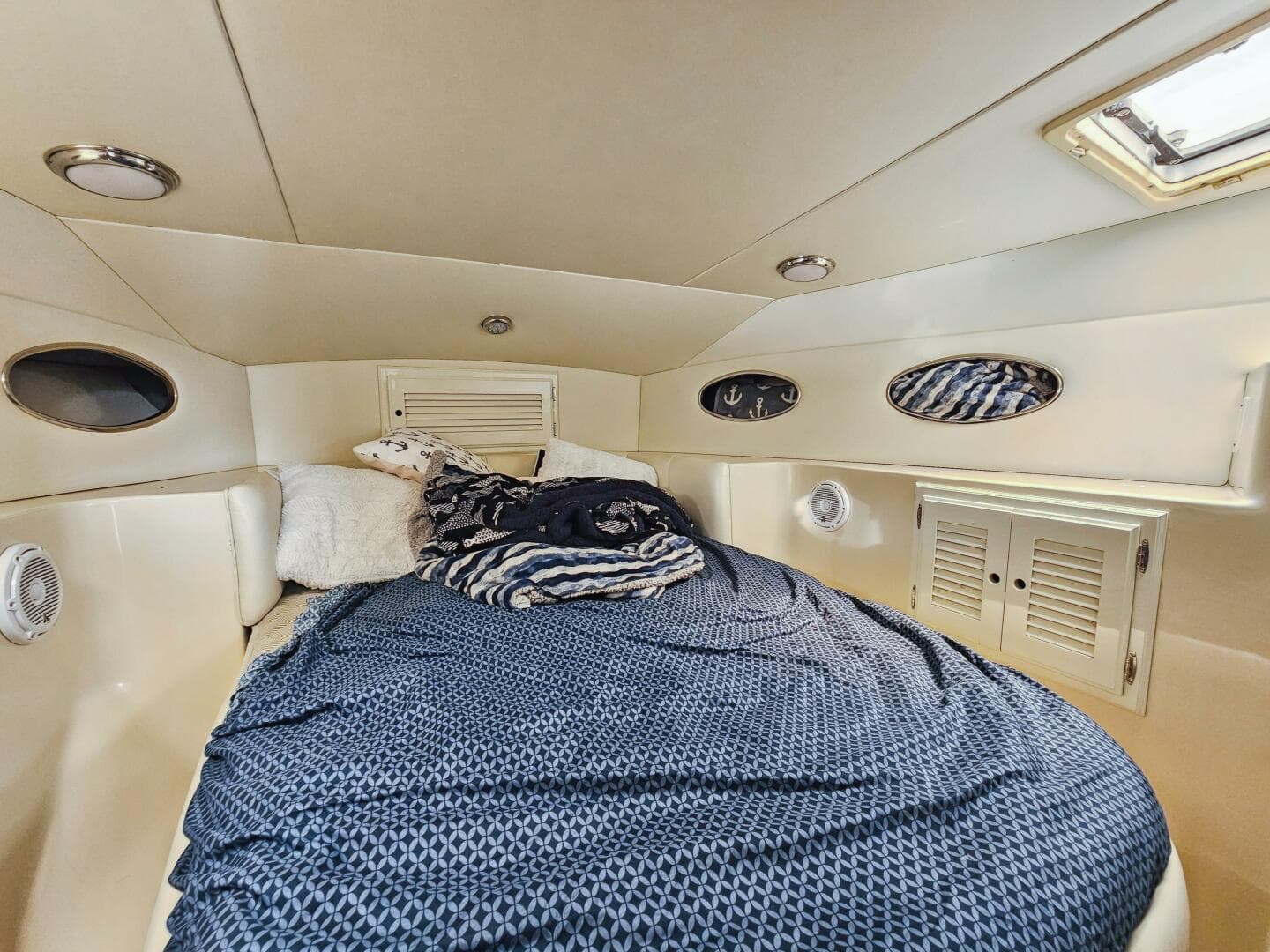 2001 Mediterranean 38 Convertible — photo 23