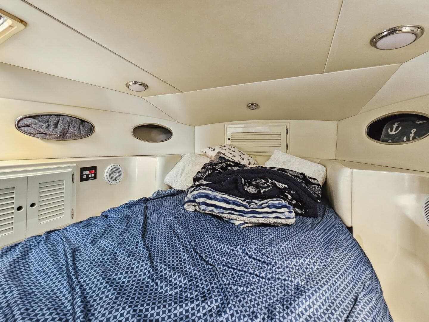 2001 Mediterranean 38 Convertible — photo 24