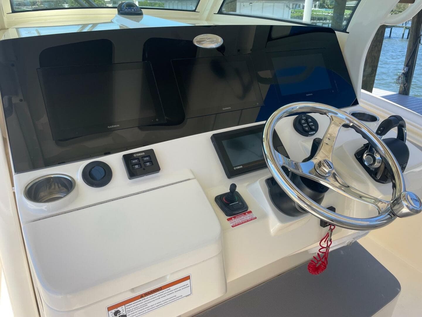 2020 Scout 355 LXF Center Console — photo 7