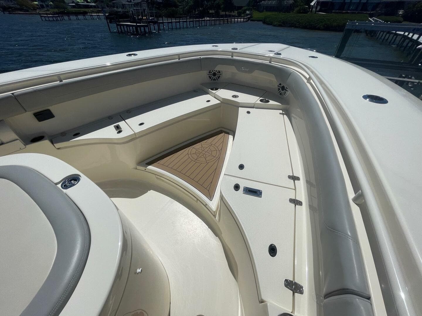 2020 Scout 355 LXF Center Console — photo 12