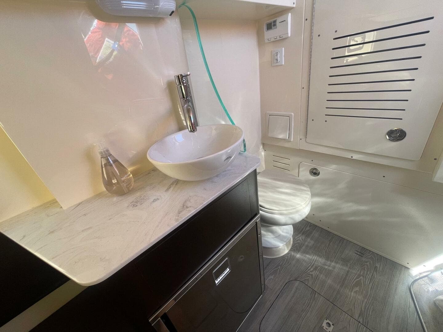 2020 Scout 355 LXF Center Console — photo 4