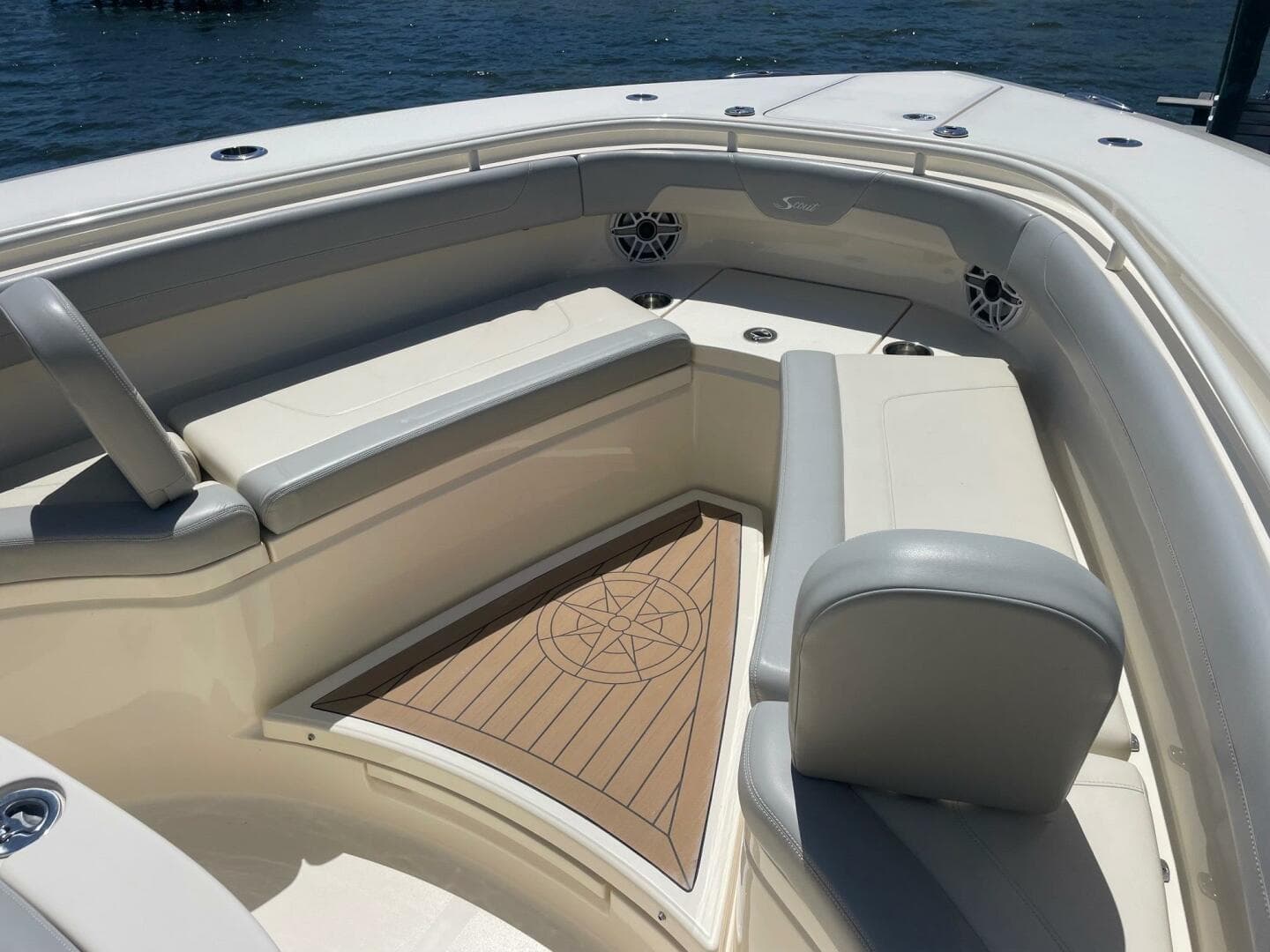 2020 Scout 355 LXF Center Console — photo 13
