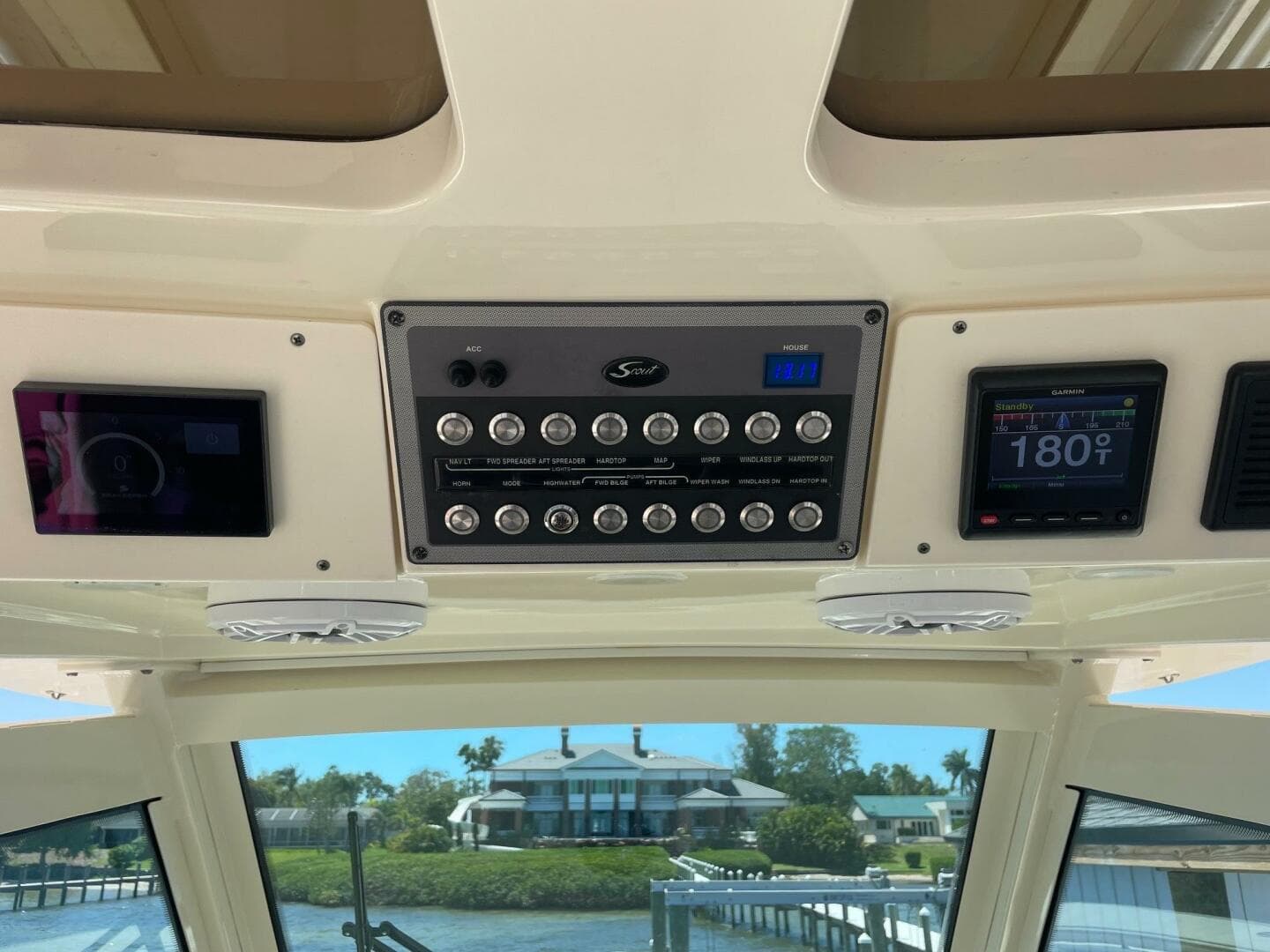 2020 Scout 355 LXF Center Console — photo 9
