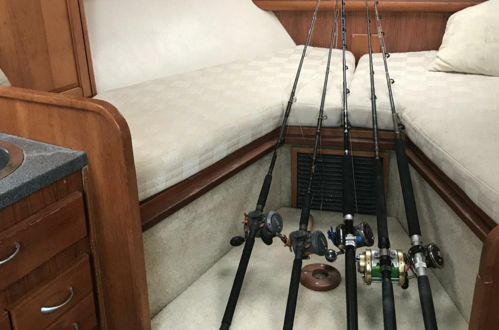 2002 Luhrs 32 Open — photo 9