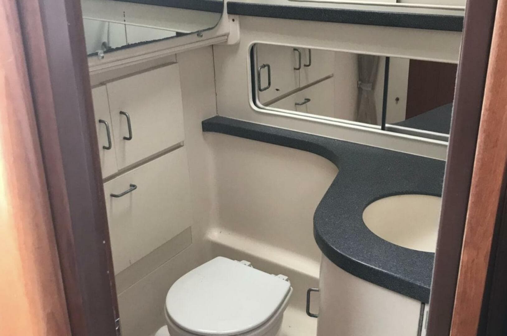 2002 Luhrs 32 Open — photo 11