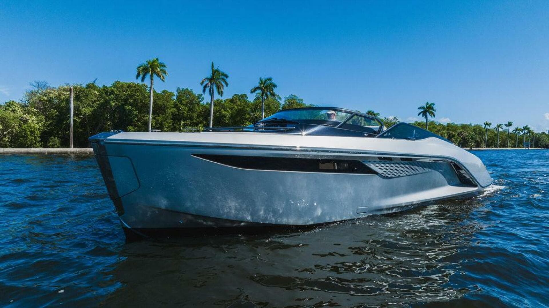 2020 Princess R35 — photo 1