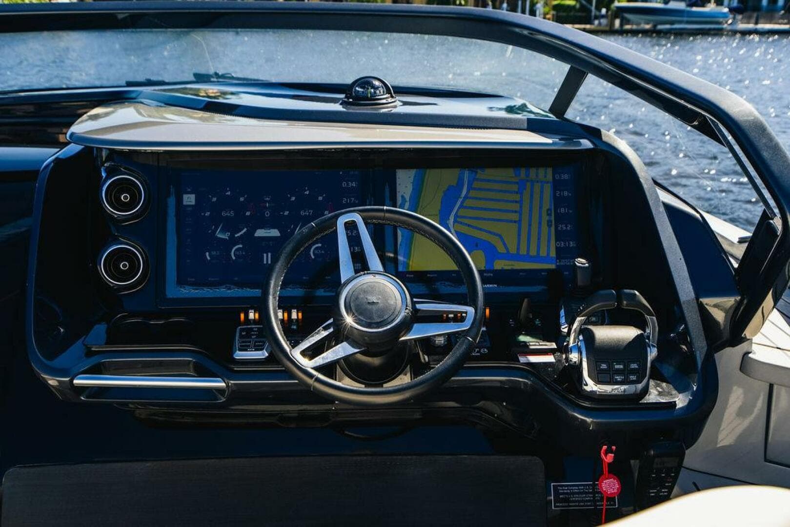 2020 Princess R35 — photo 10