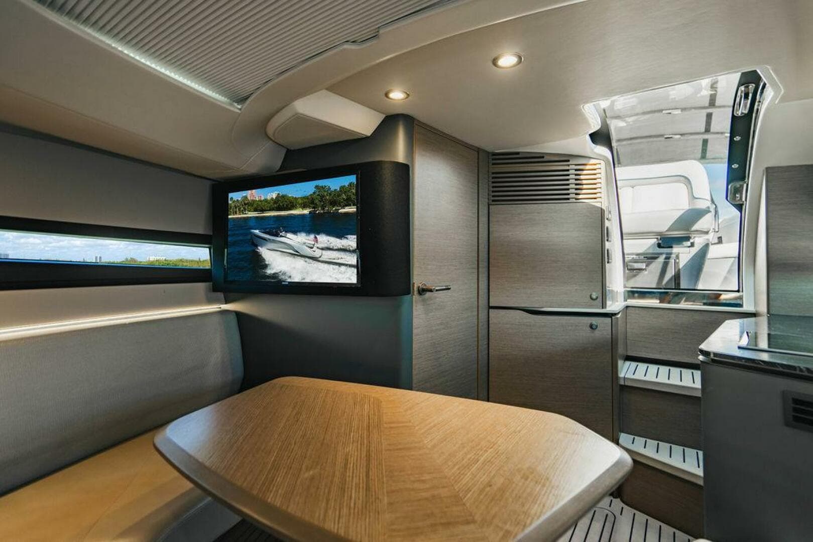 2020 Princess R35 — photo 23