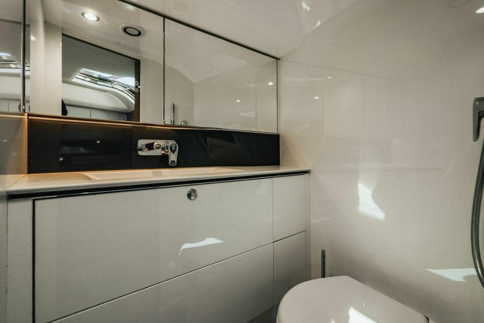 2020 Princess R35 — photo 25