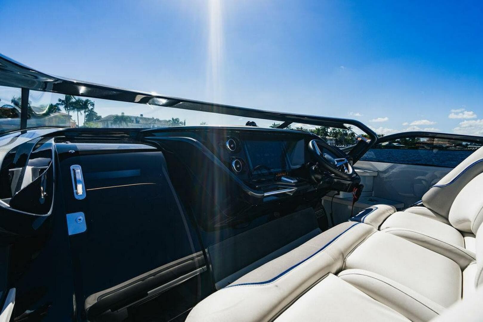 2020 Princess R35 — photo 11