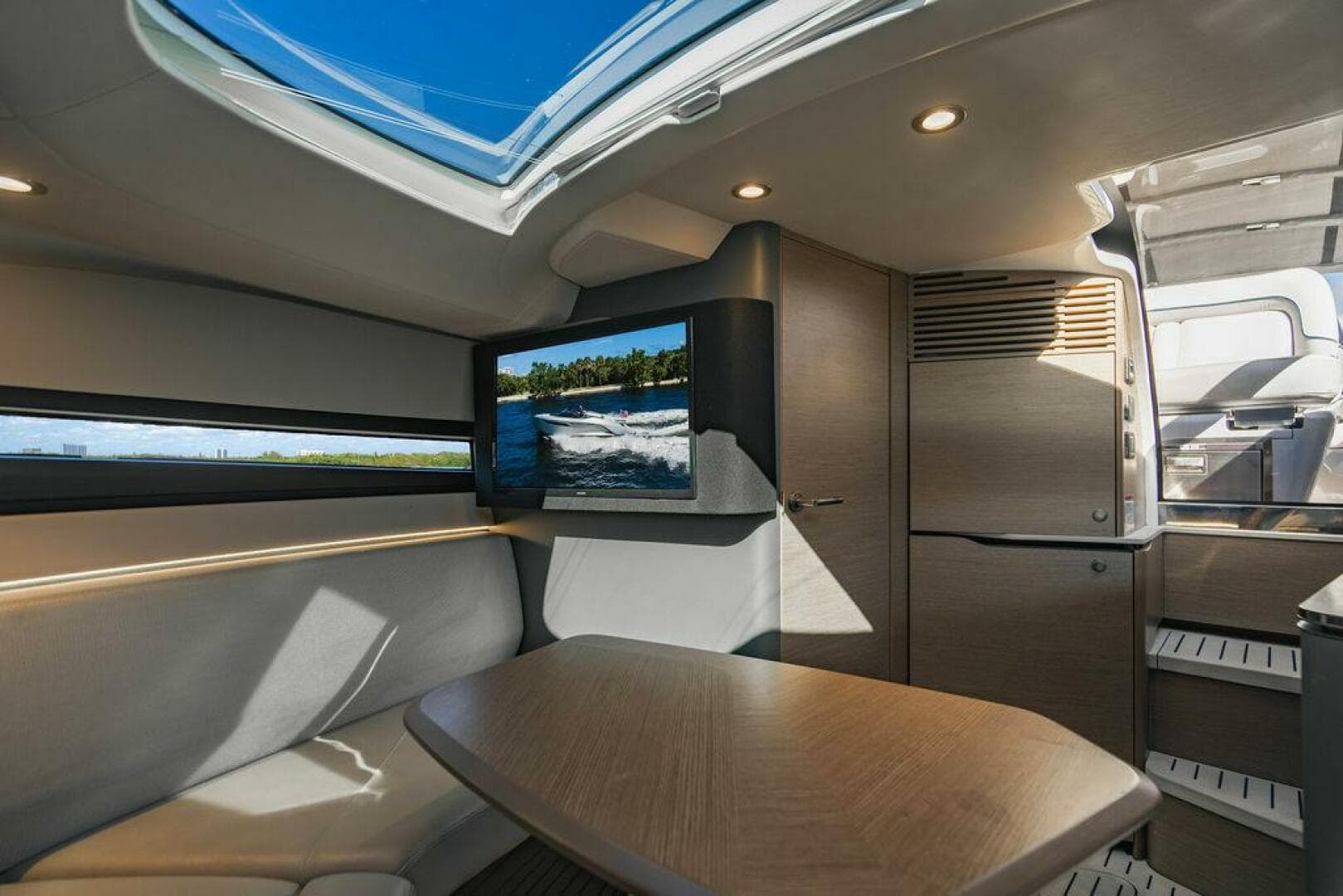 2020 Princess R35 — photo 24