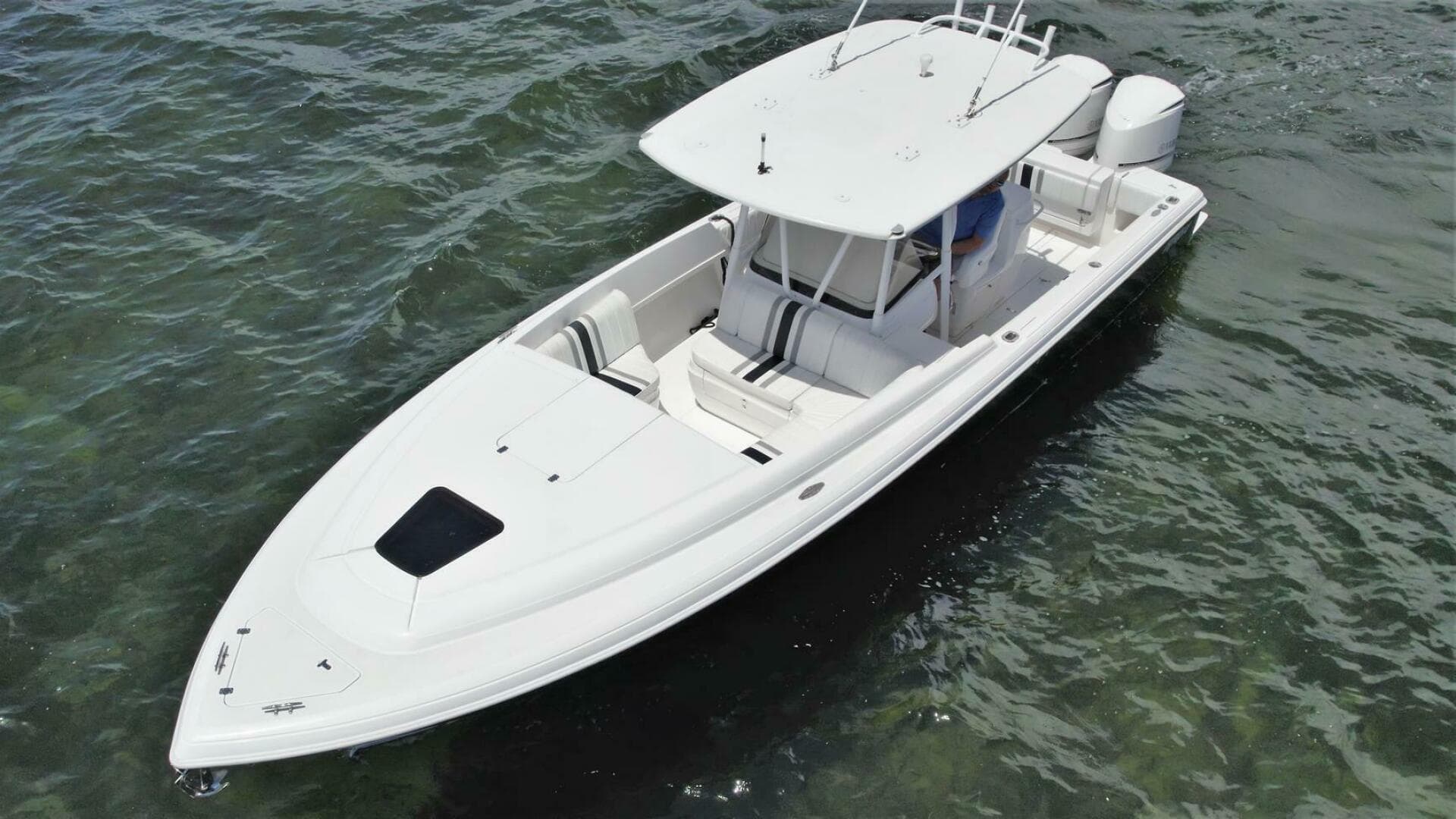 2011 Intrepid 323 Cuddy — photo 6