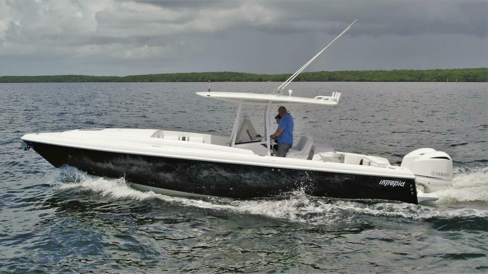 2011 Intrepid 323 Cuddy — photo 42