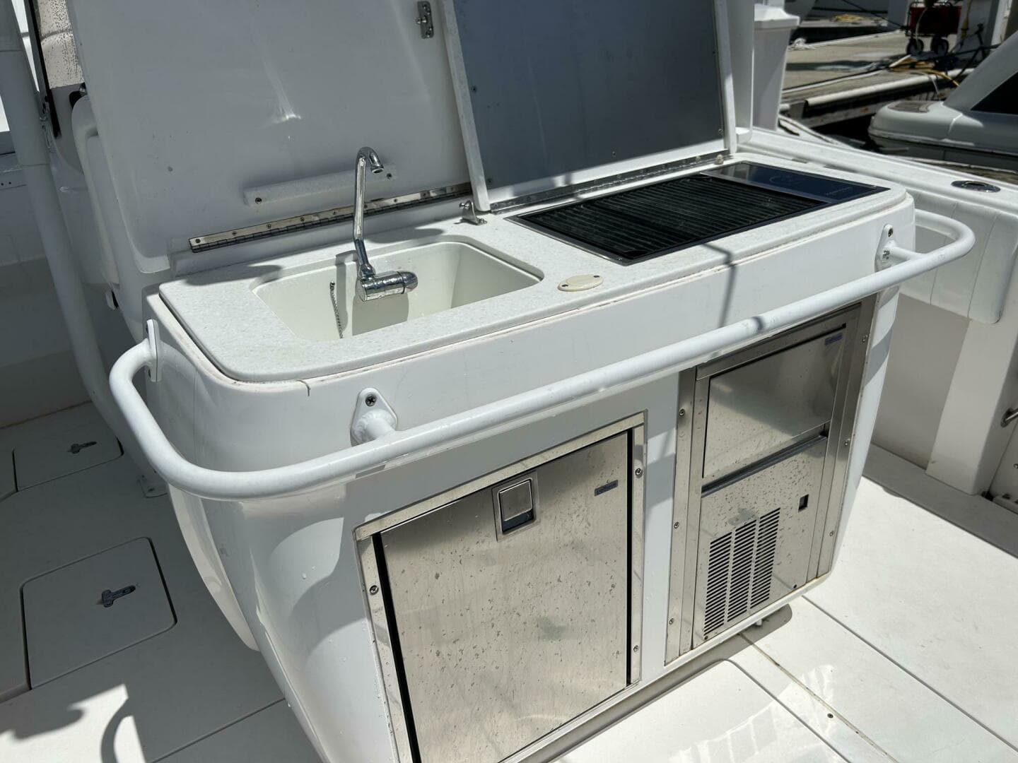 2011 Intrepid 323 Cuddy — photo 32