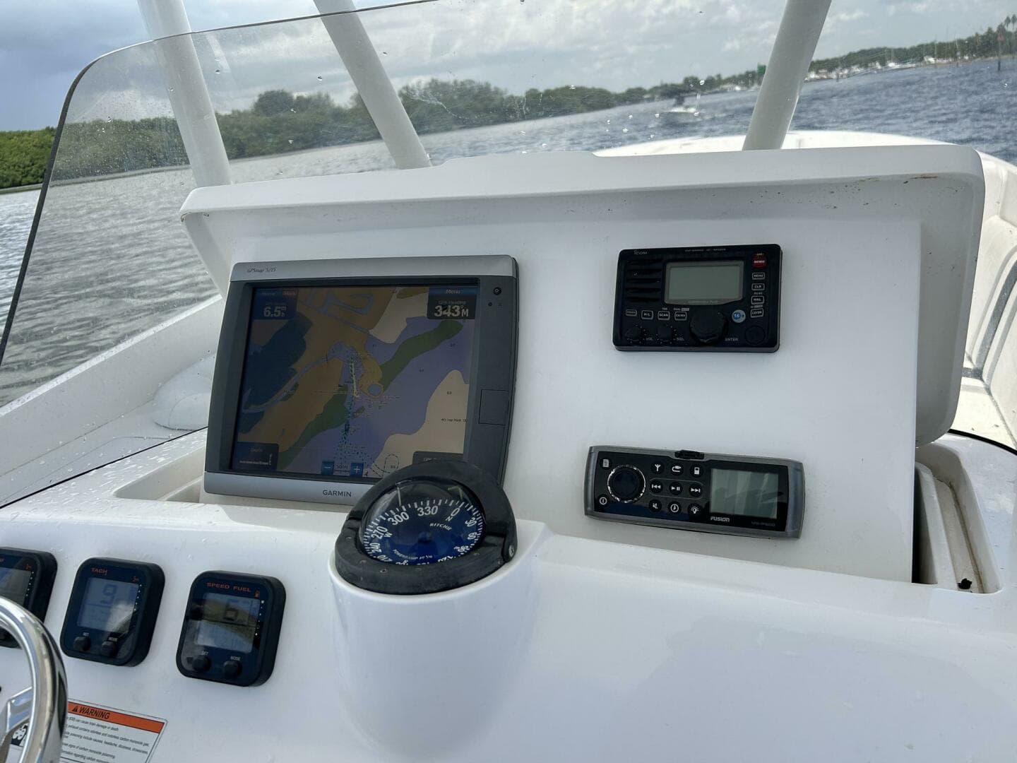 2011 Intrepid 323 Cuddy — photo 23