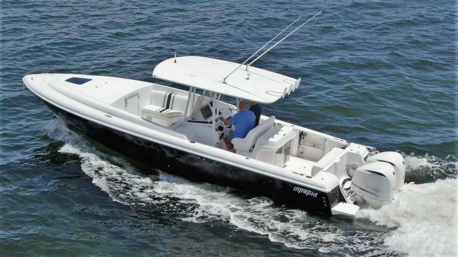 2011 Intrepid 323 Cuddy — photo 4