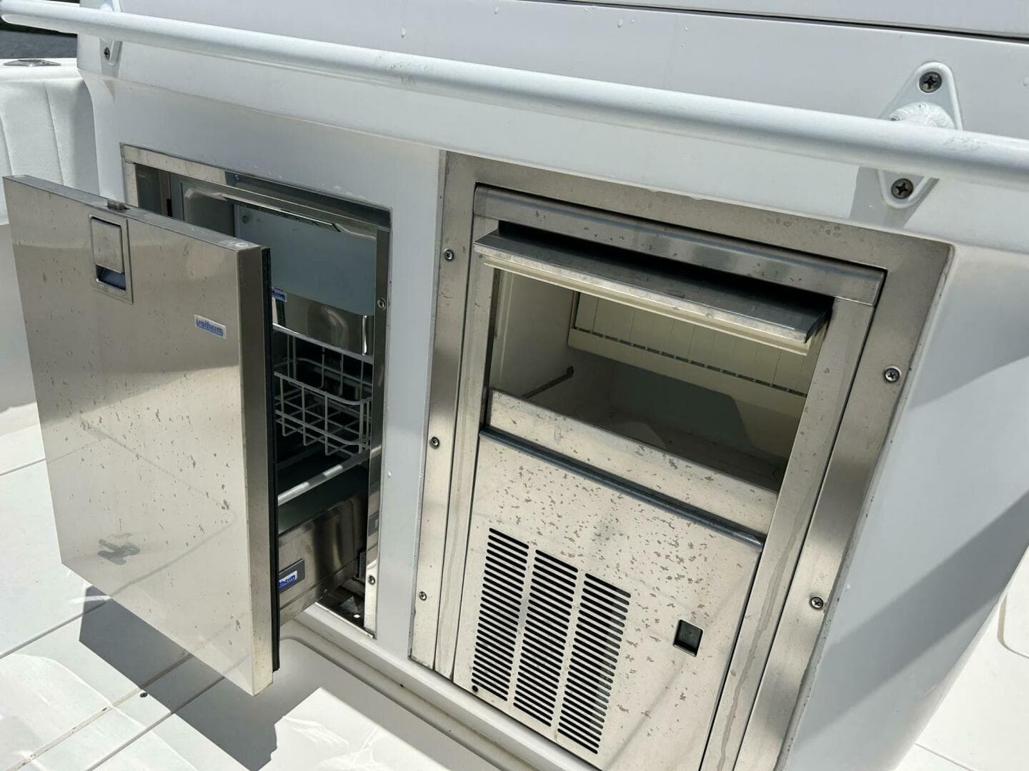 2011 Intrepid 323 Cuddy — photo 34