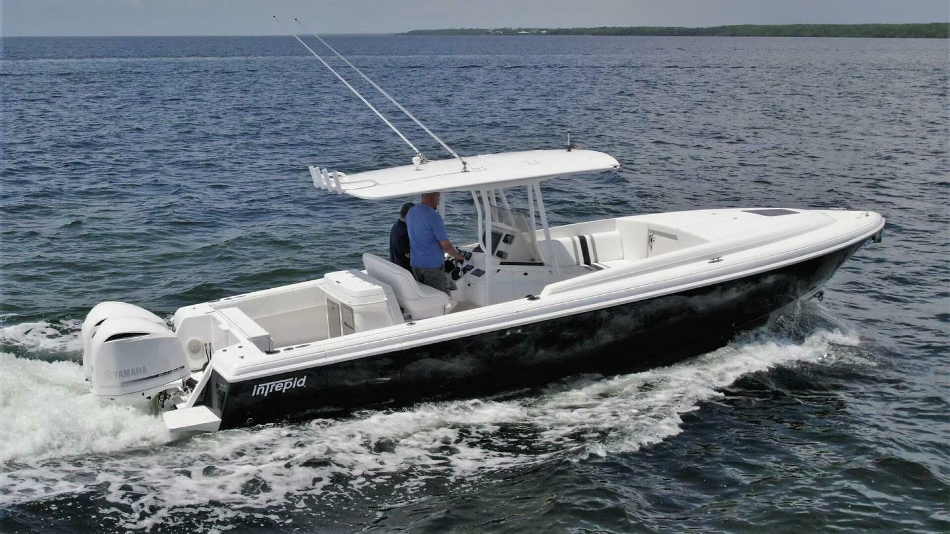 2011 Intrepid 323 Cuddy — photo 25