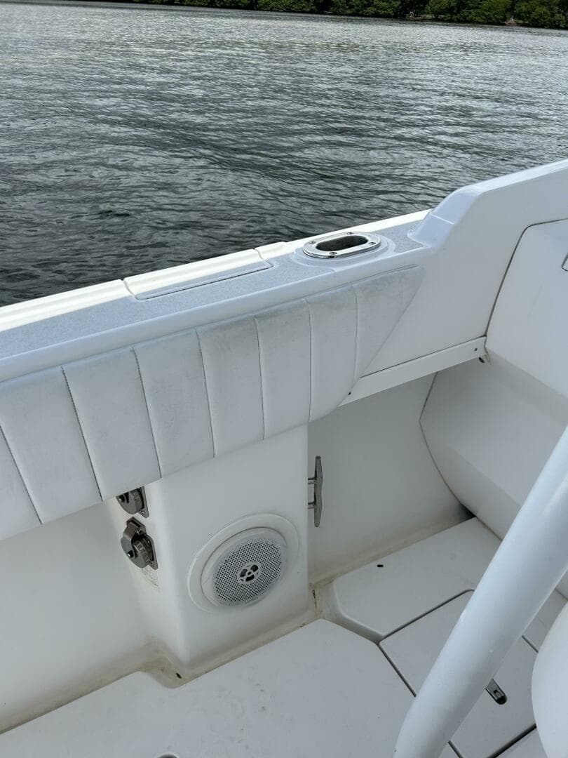 2011 Intrepid 323 Cuddy — photo 35