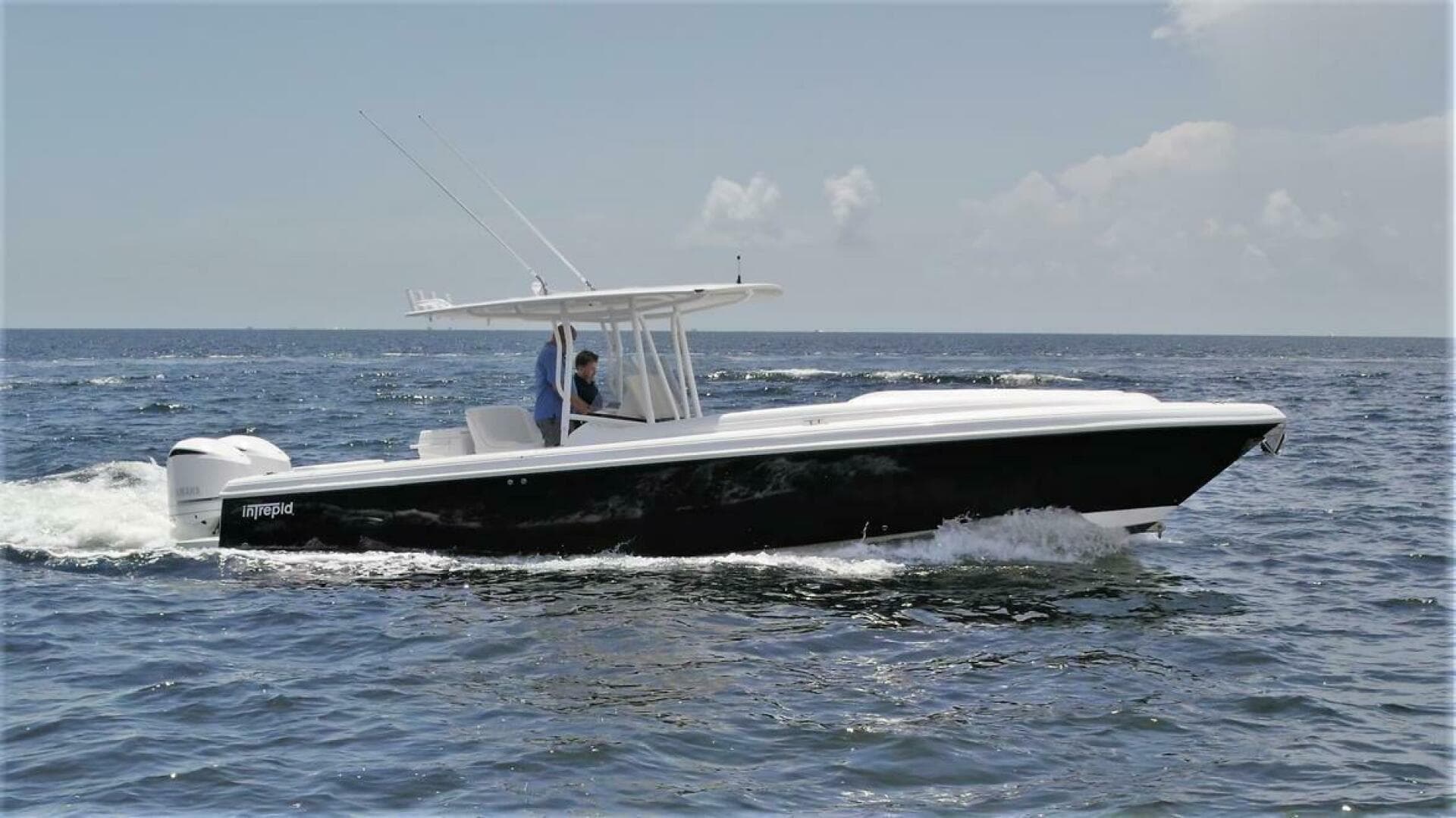 2011 Intrepid 323 Cuddy — photo 37