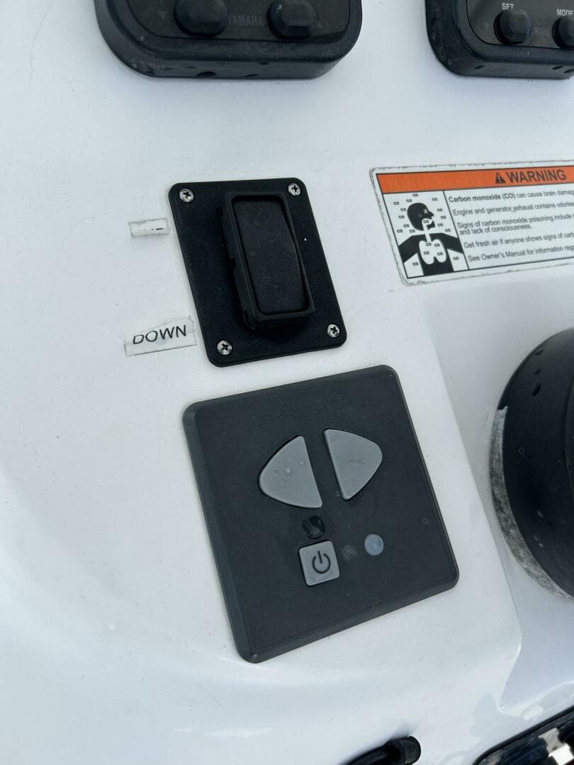 2011 Intrepid 323 Cuddy — photo 22