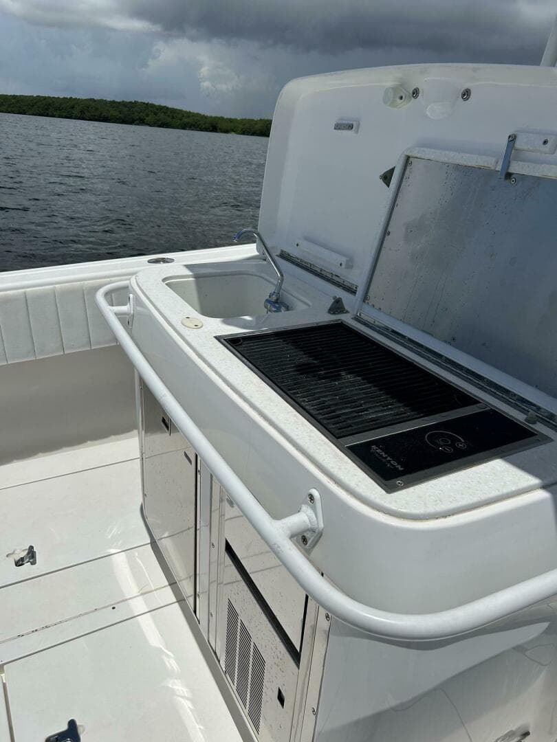 2011 Intrepid 323 Cuddy — photo 33