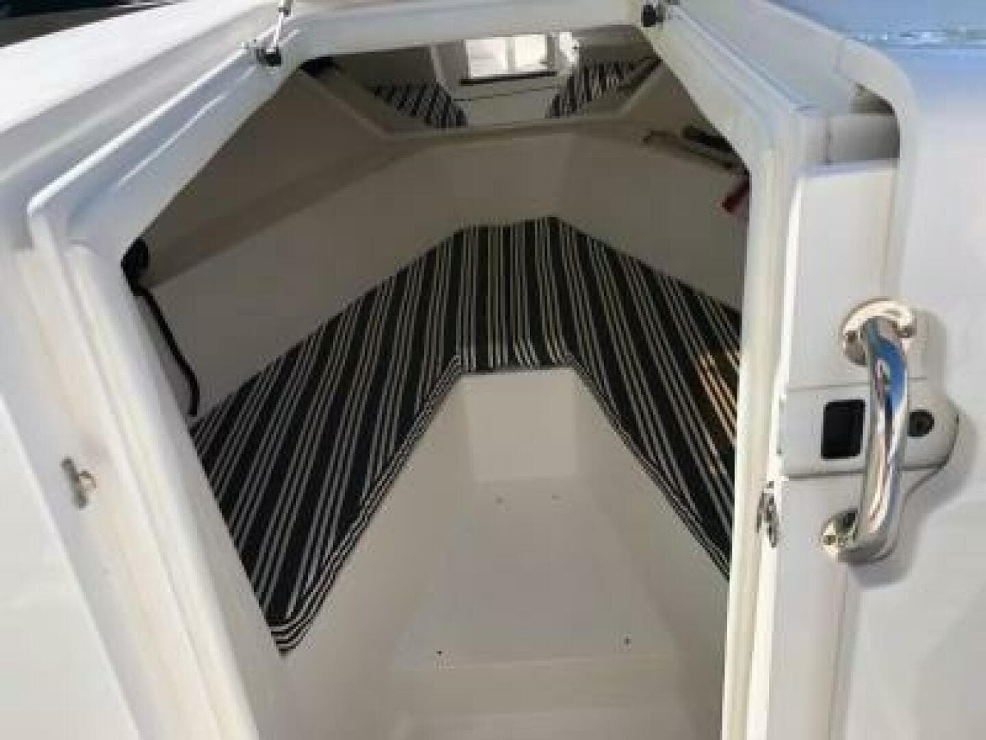 2011 Intrepid 323 Cuddy — photo 12