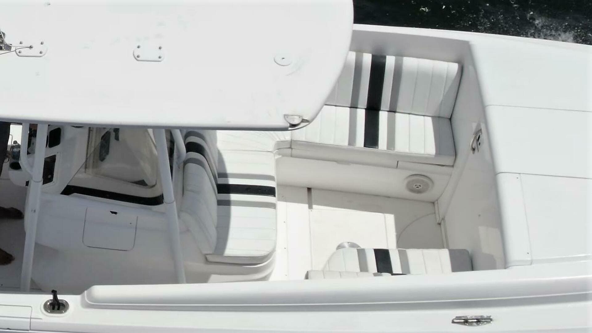 2011 Intrepid 323 Cuddy — photo 9