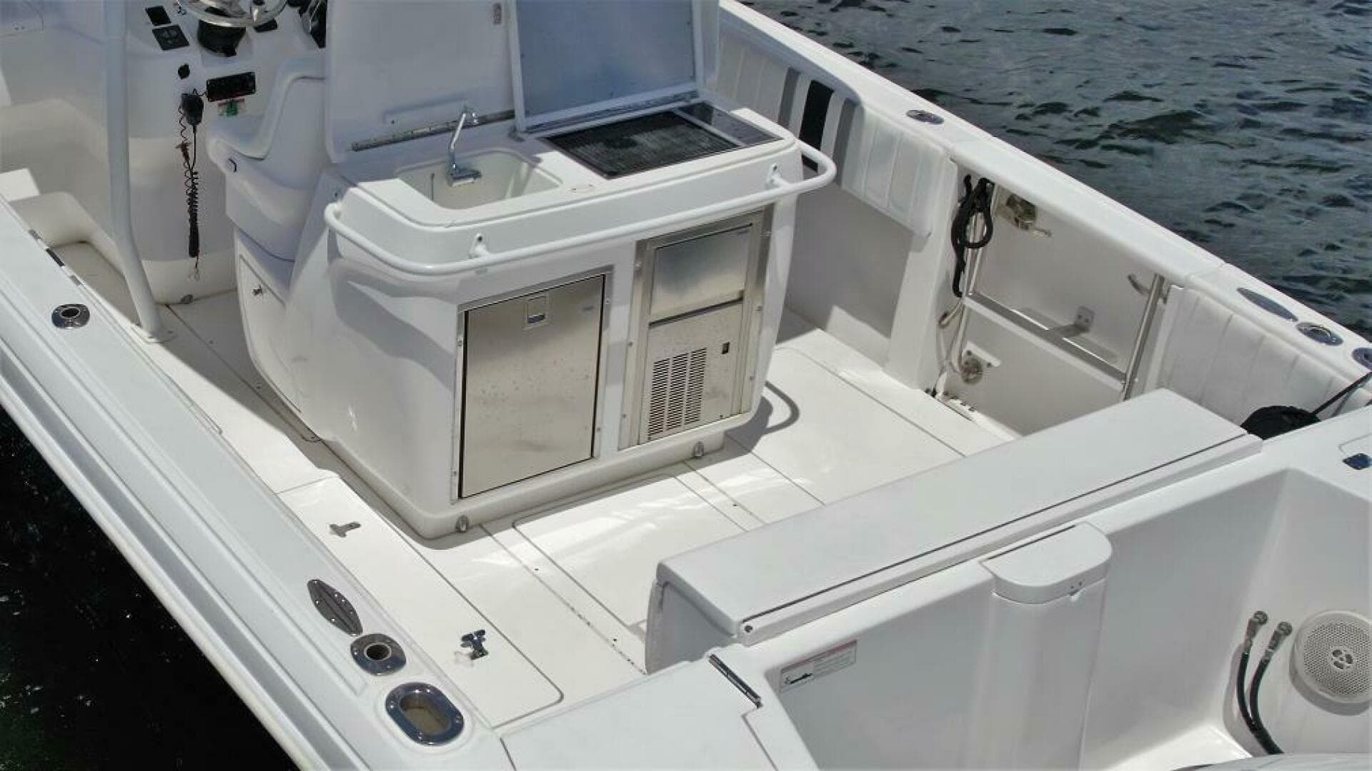 2011 Intrepid 323 Cuddy — photo 31