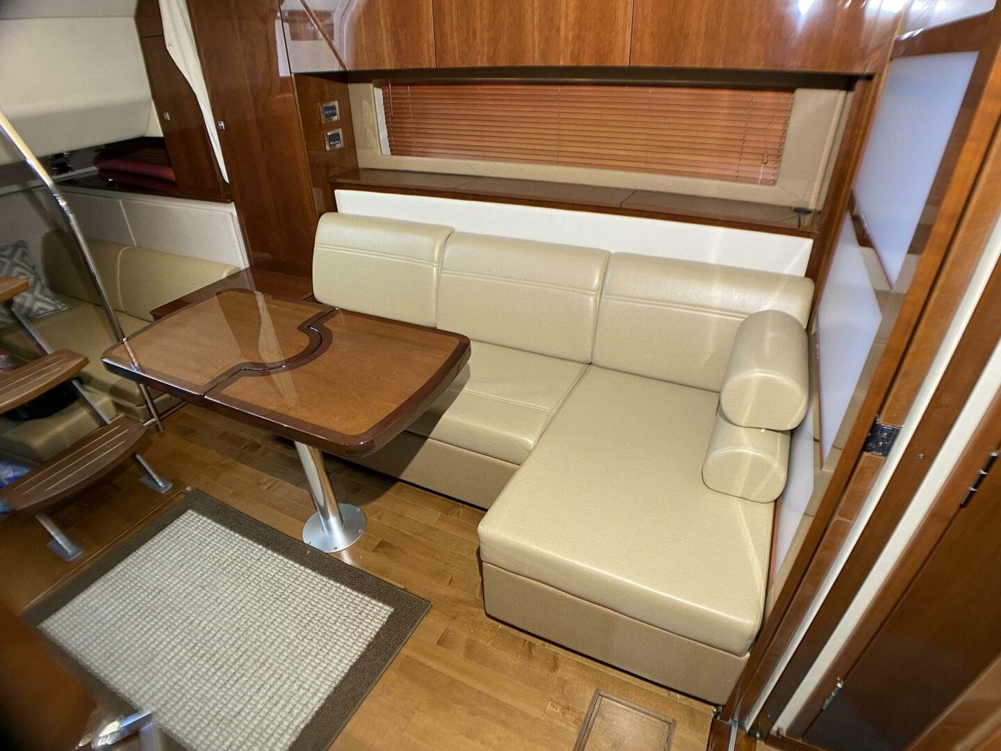 2010 Sea Ray 45 Sundancer — photo 25