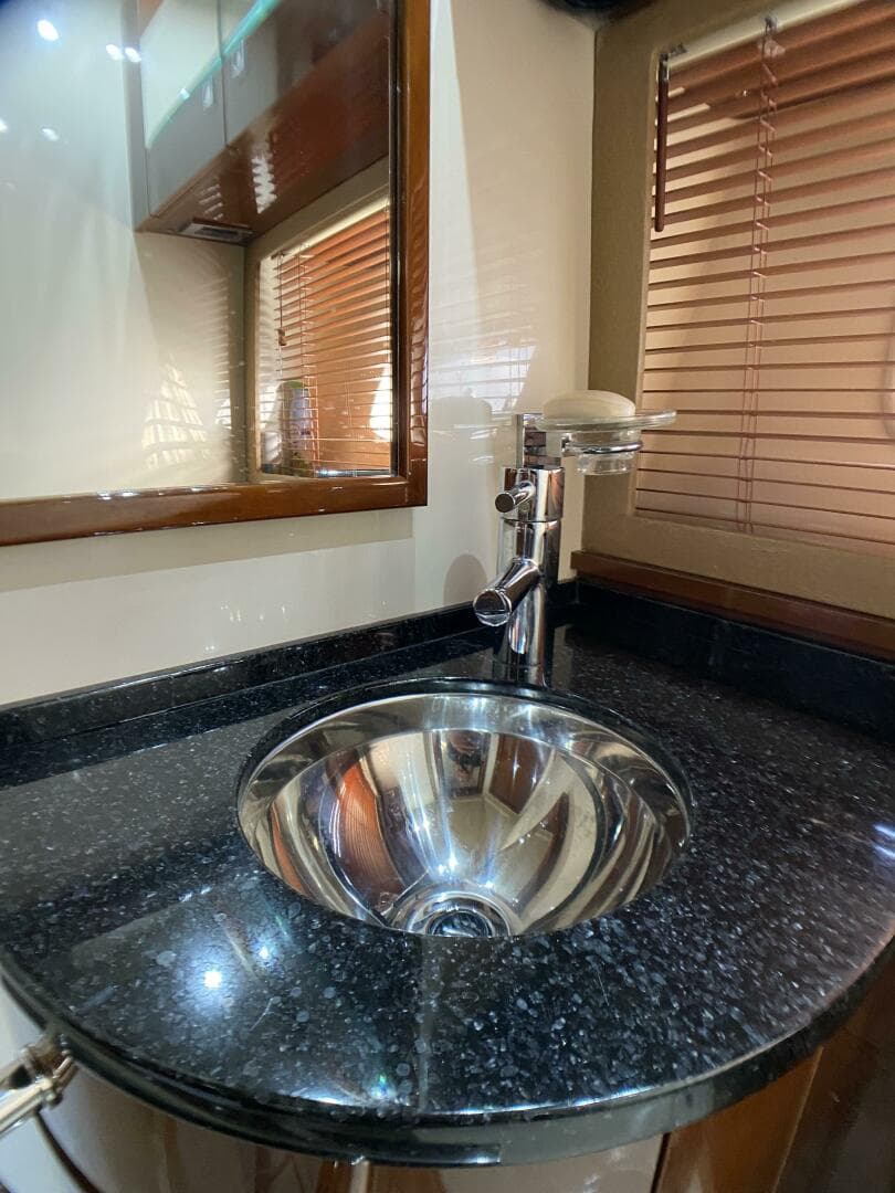 2010 Sea Ray 45 Sundancer — photo 35