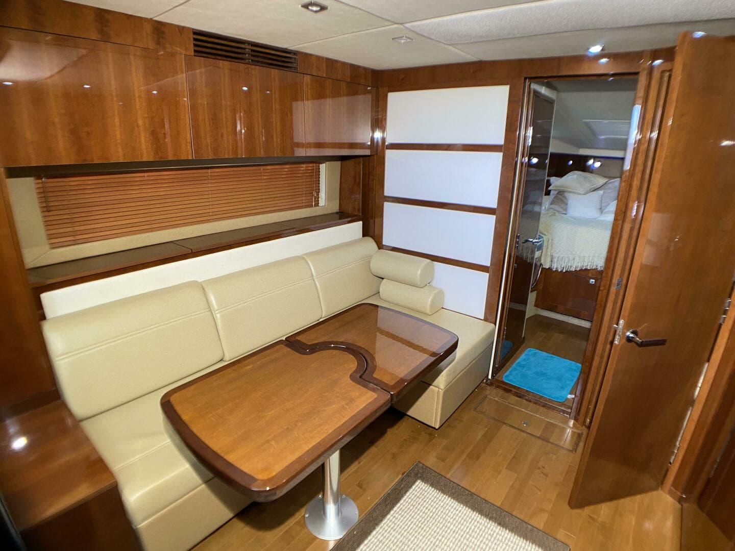 2010 Sea Ray 45 Sundancer — photo 23