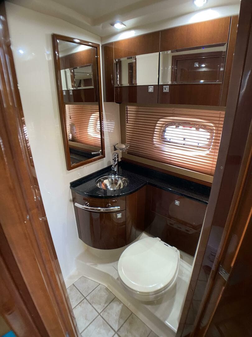 2010 Sea Ray 45 Sundancer — photo 33