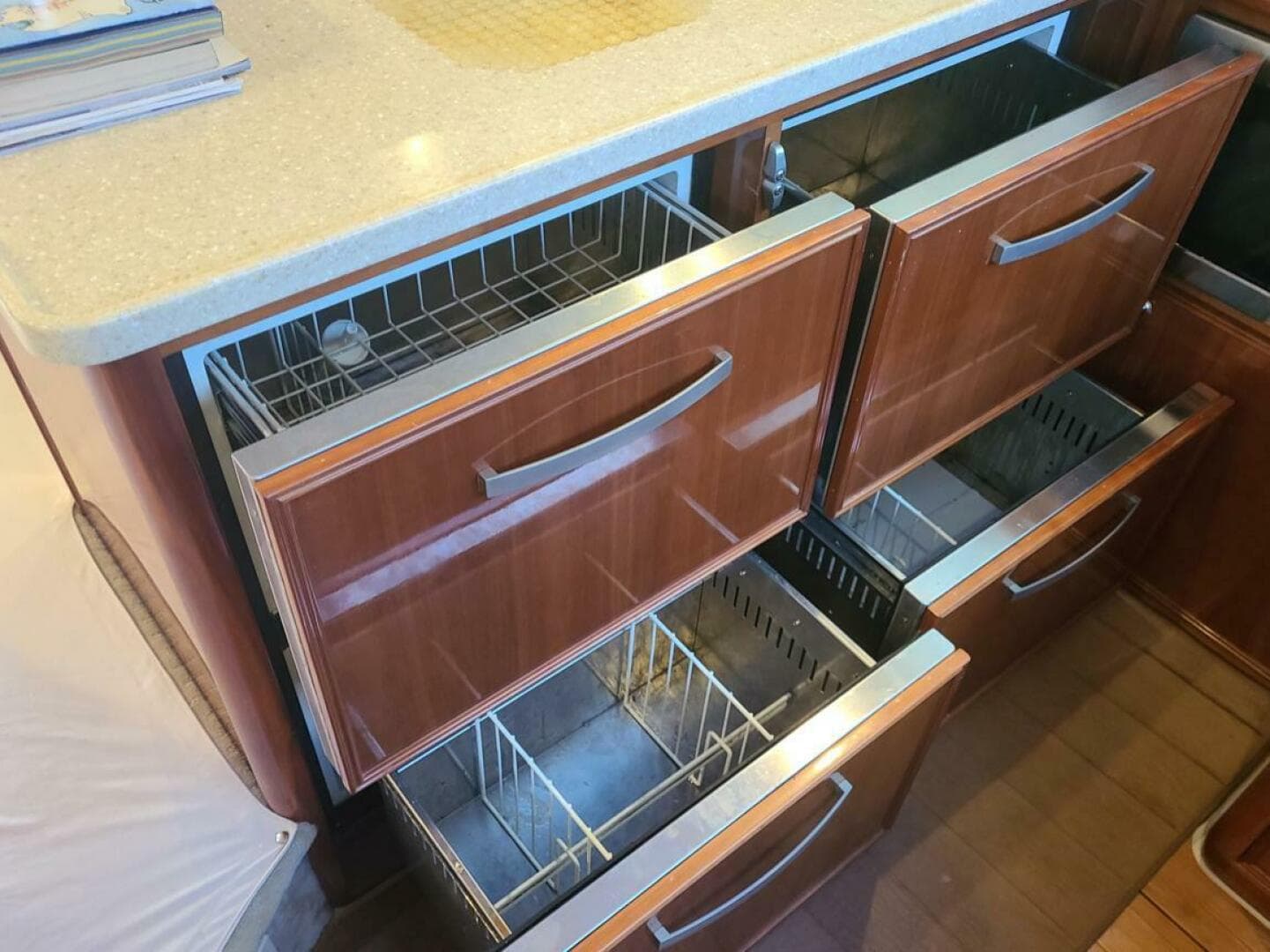 2009 Riviera 47 Enclosed Flybridge Series II — photo 30