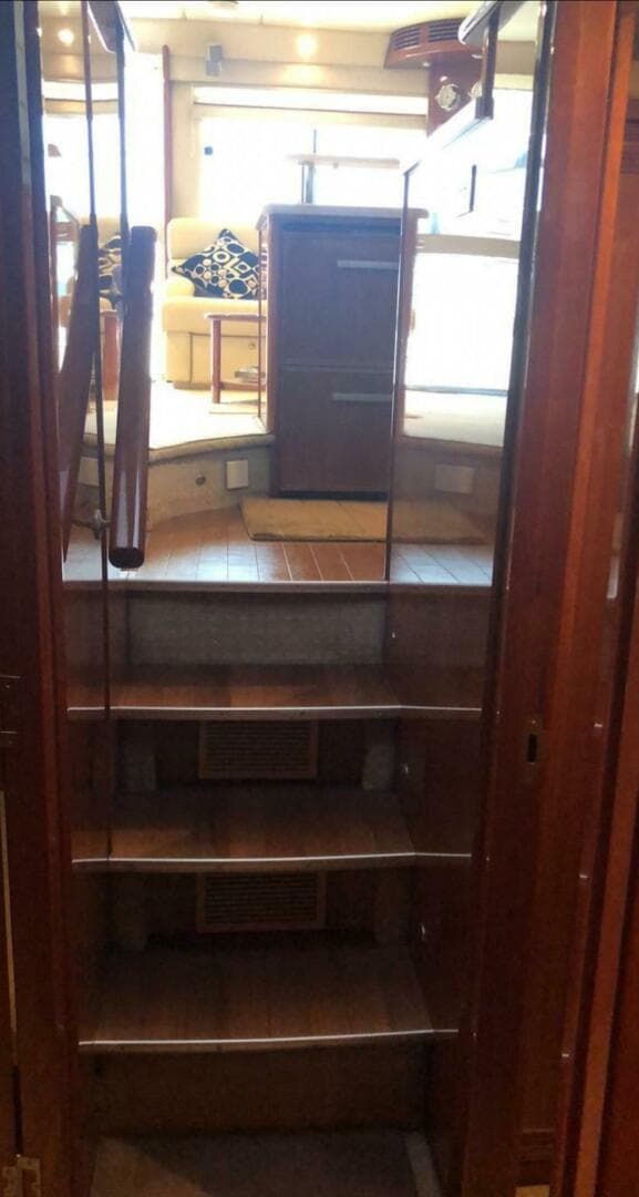 2009 Riviera 47 Enclosed Flybridge Series II — photo 7