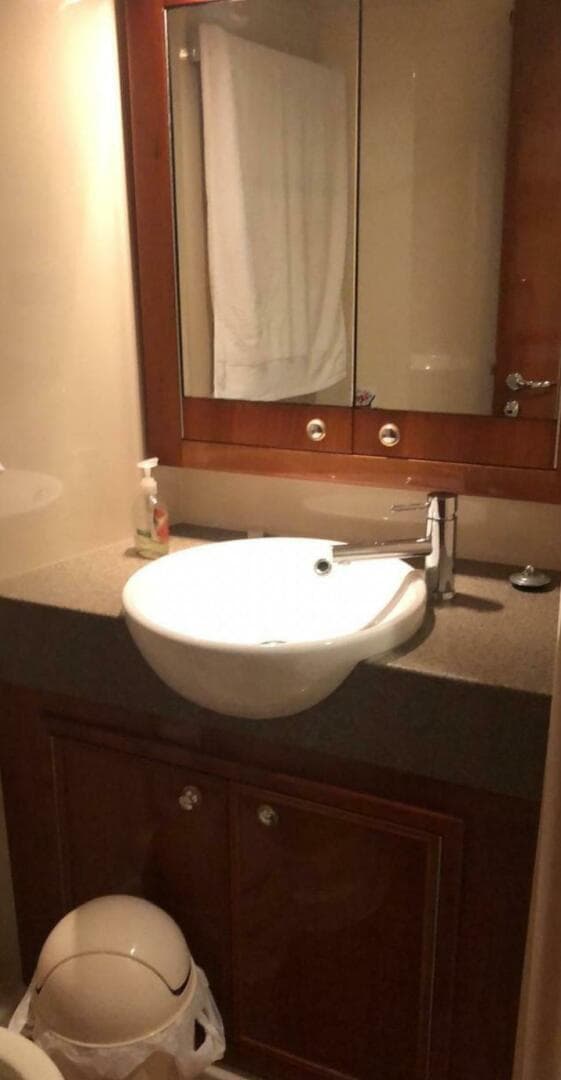 2009 Riviera 47 Enclosed Flybridge Series II — photo 15