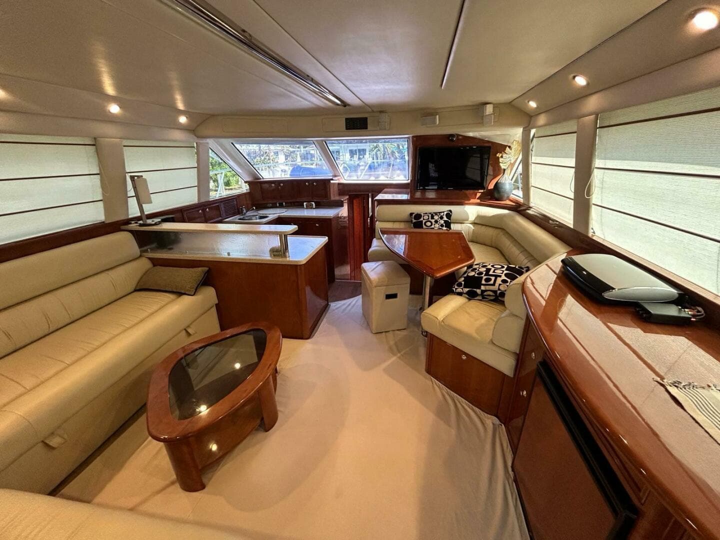 2009 Riviera 47 Enclosed Flybridge Series II — photo 62