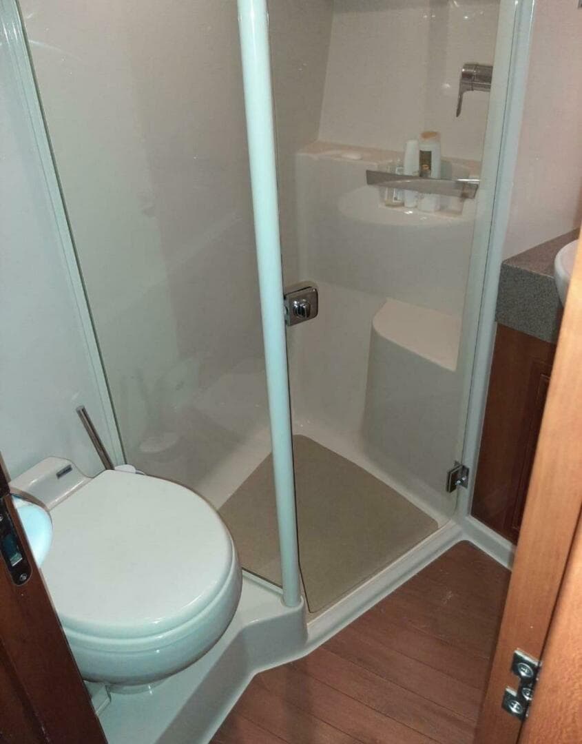 2009 Riviera 47 Enclosed Flybridge Series II — photo 16