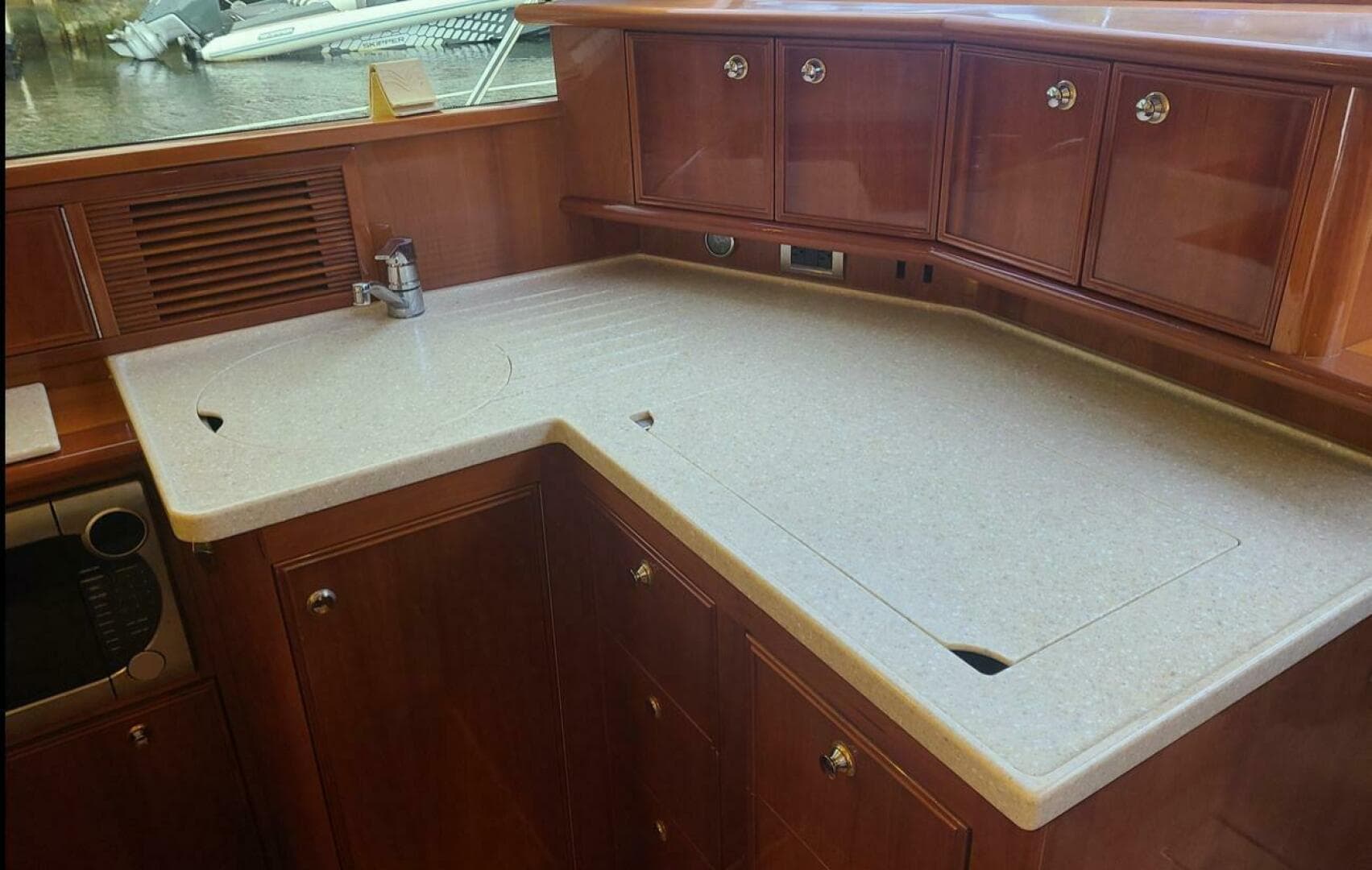 2009 Riviera 47 Enclosed Flybridge Series II — photo 29
